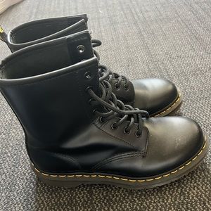 DOC MARTENS 1460 COMBAT BOOT BARELY WORN
